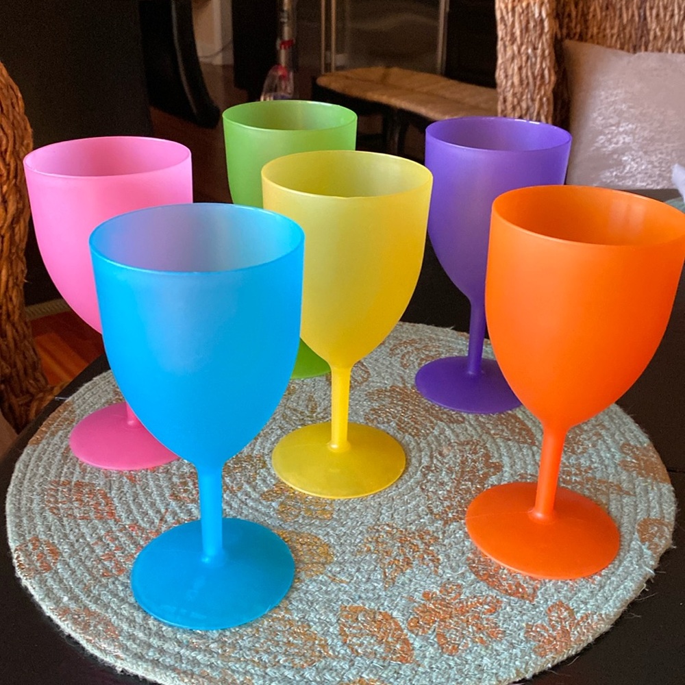 Multicolored plastic wine plastic/stemware
